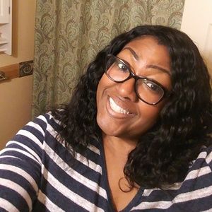 Meet your Posher, Denise